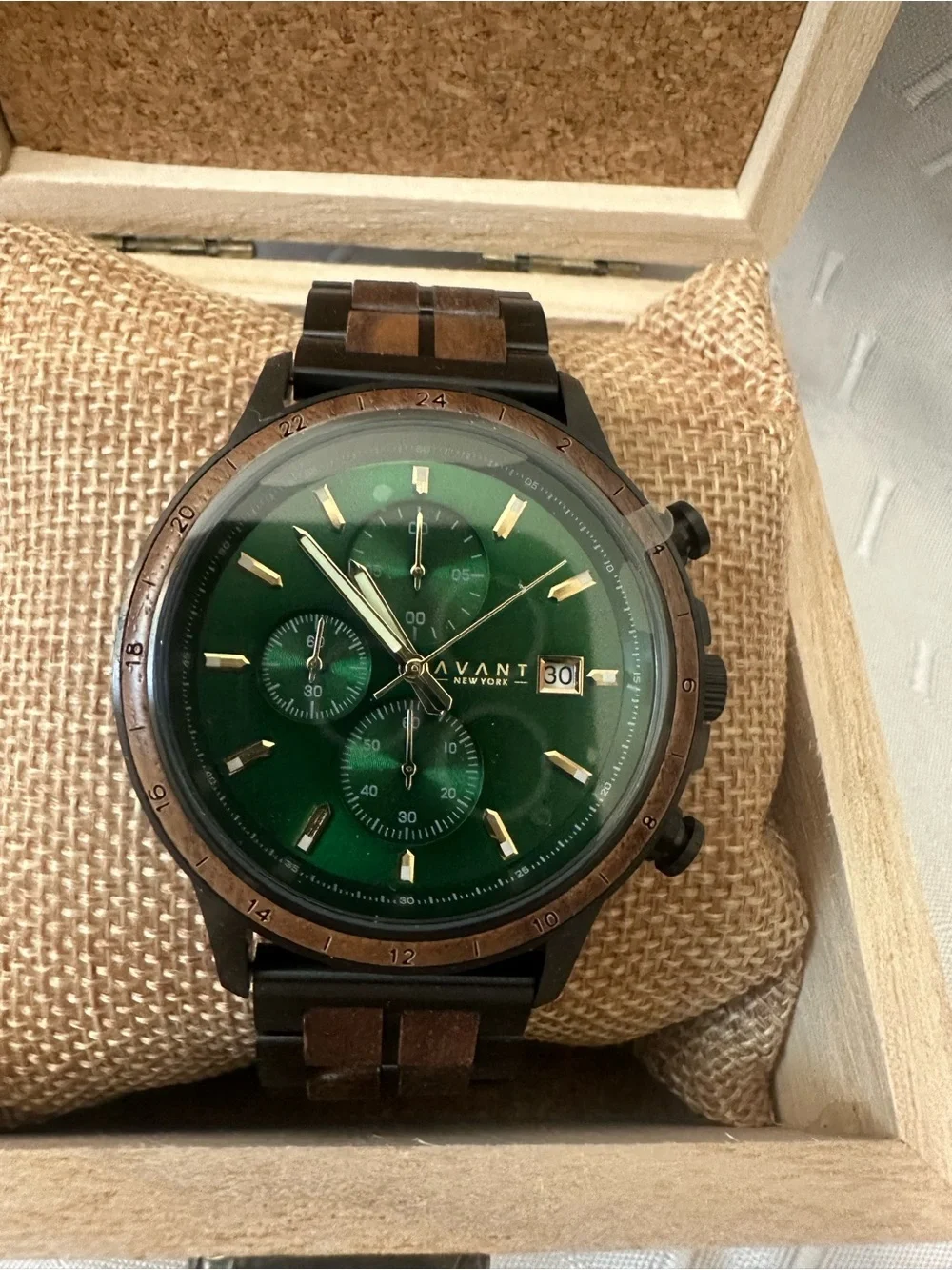 Avant Wood striking green